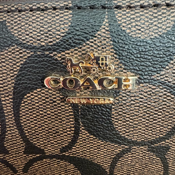 Coach Signature Canvas Shoulder Bag with Red Trim nwot - Picture 6 of 12